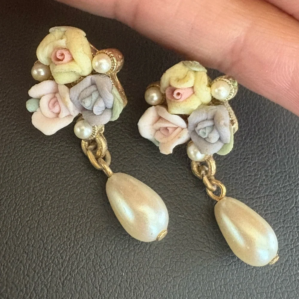 1928 pink porcelain dangle drop earrings flowers gold toned faux pearls - Picture 2 of 12